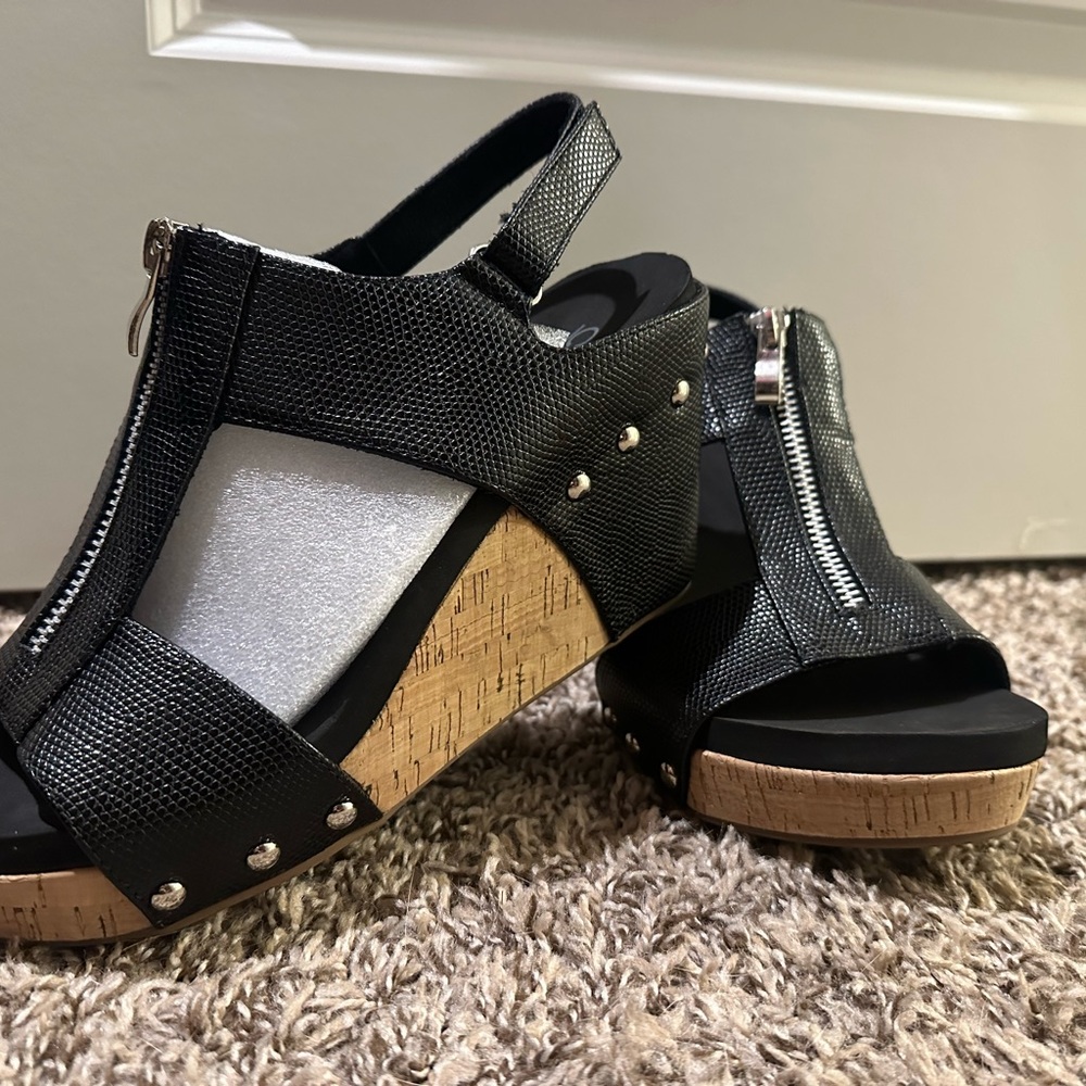 BRAND NEW Corkys ‘Zip it Good’